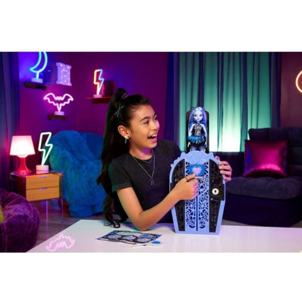 Monster High Skulltimate Secrets Abbey -docka