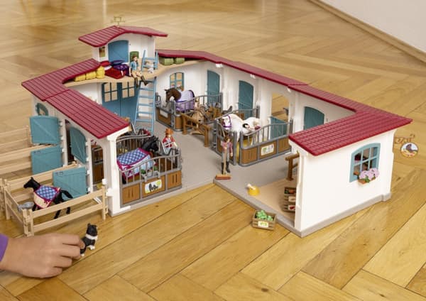 Schleich Lakeside Ridecenter 42567 sæt