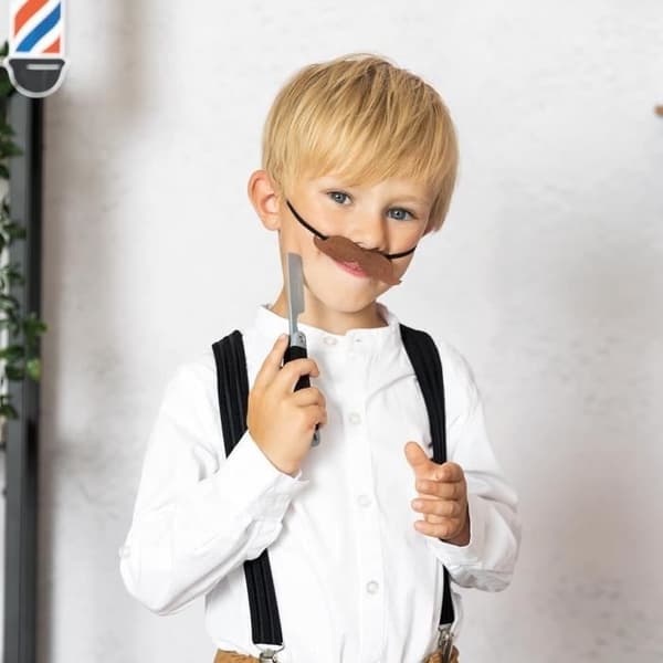barberare och klippning - första skägget