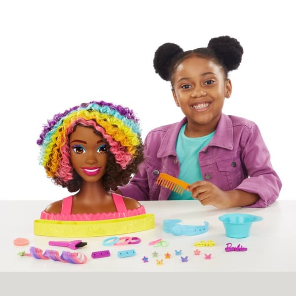 BARBIE MUOTOILUPÄÄ NEON SATEENKAARI KIHARAT HIUKSET HMD79