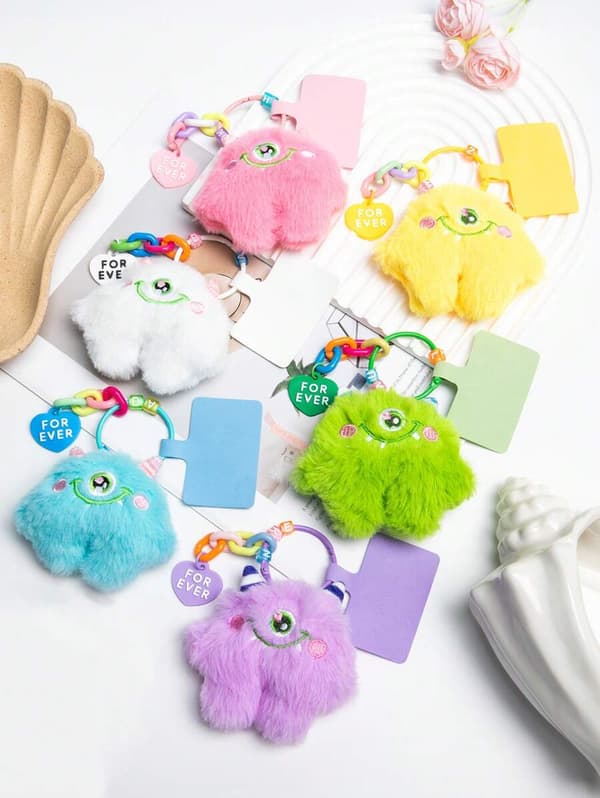 Sød Pet Doll Nøglering 17 cm | Trendy Bag Charm | Kawaii Samlefigur | Tilfældig Farve & Bogstav | Passer Også til Mobilcover | Gavetips