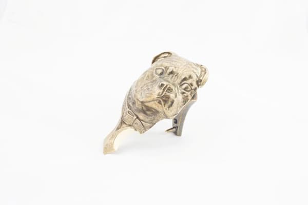 Staffordshire Bull Terrier, Staffik, Staffi - dörrknackare i form av ett hundhuvud, dörrknackare i mässing, retro dörrdekoration av Art-Dog