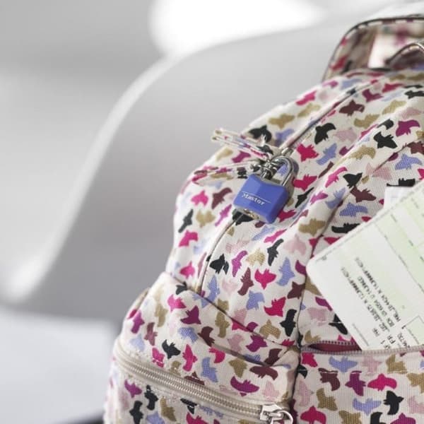 Små hänglås - MASTER LOCK - 9120EURQCOLNOP - Gemensamma nycklar - Familjepaket med 4 - Diverse färger