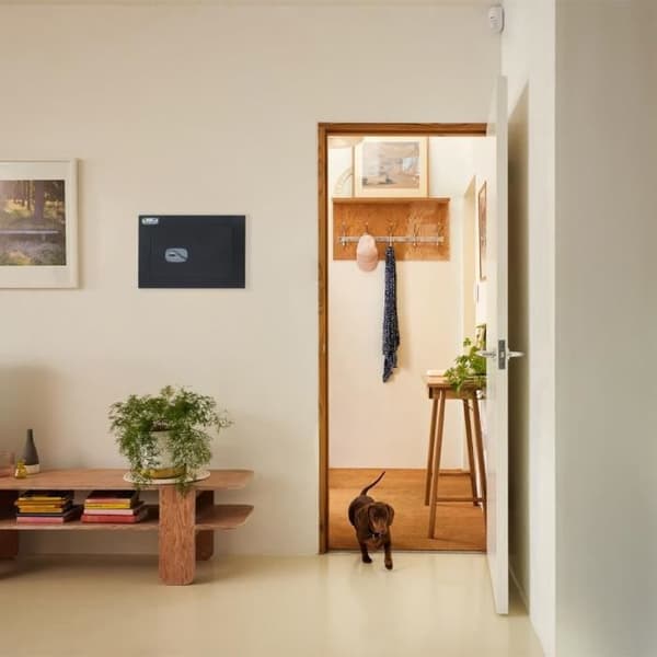 YALE Maximal säkerhetscertifierad väggmonterad säkerhetssäkerhet med nyckel Y3200420, Svart, Storlek H270 x B390 x D200 mm, 2 horisontella lås, 1