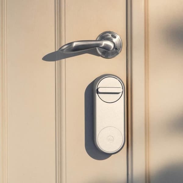 Linus® Yale anslutet lås - Silver - Elegant och säker nyckelfri design