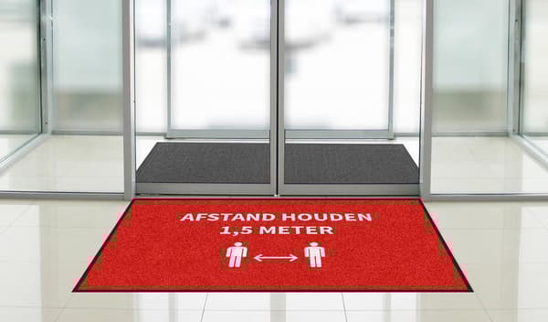 Dørmåtte 'Hold din afstand' halvanden meter - 115x180 cm