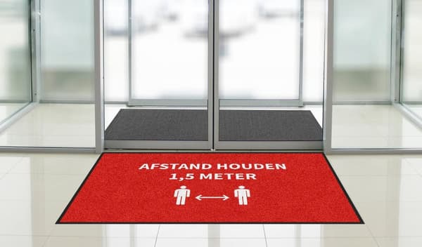Dørmåtte 'Hold din afstand' halvanden meter - 85x150 cm