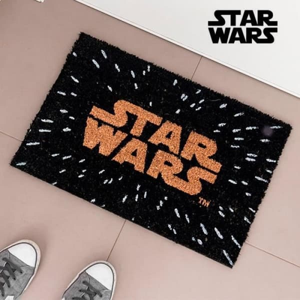 Star Wars dörrmatta Entrématta * Mått: 60 x 40 x 2 cm * Material: Kokosfiberyta och PVC-botten Funktion...