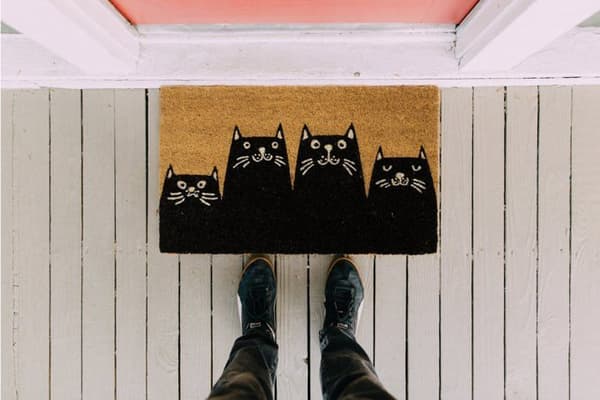 Original dörrmatta "Cats" i kokosnötskal med halkfri PVC-baksida. Mått: 70 x 40 x 1,5 cm - FISURA