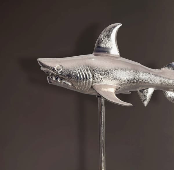 Rootz Dekorativ hajfigur - Modern staty - Unik handgjorda skulpturer - Silver Aluminium - 70 cm x 49 cm x 27 cm