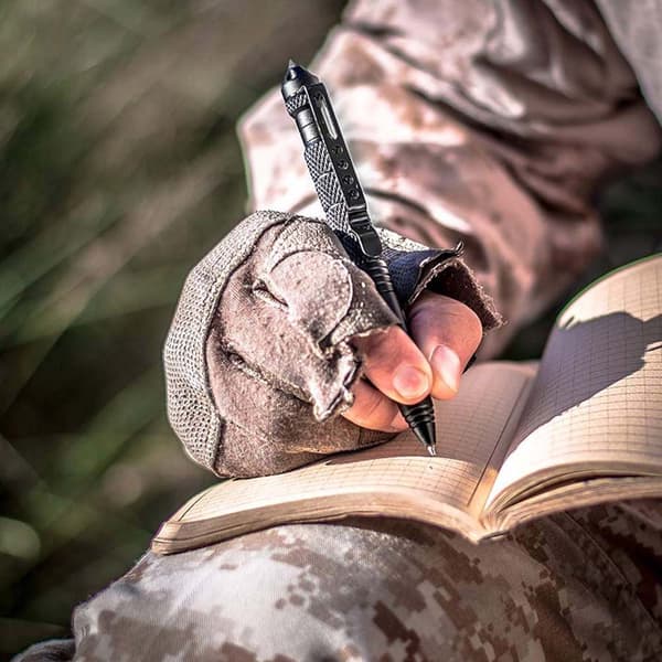 INF Taktinen kynä itsepuolustukseen ja hätätilanteisiin 0