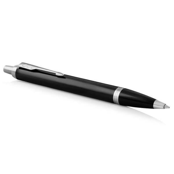 PARKER IM kulspetspenna, svart lack, kromkant, blå medium spets refill, presentförpackning