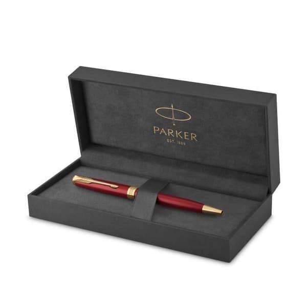 PARKER Sonnet röd lackpenna med gyllene detaljer, svart refill med medelspets - Presentförpackning