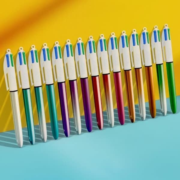 Coffret med kulspetspennor - BIC - Limited Edition - 15 färger - Påfyllningsbar - Tillverkad i Frankrike