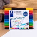 Miniatyrbild 4 av 4: Färgpennor - STAEDTLER - Brush Letter Duo - 12 pennor - Penselspets 1-6 mm - Blandat