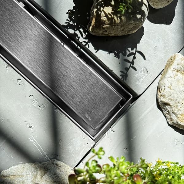 Duschränna - Rea - Neox Pro - Rostfritt Stål AISI 304 - 94 x 11 x 65 cm - 360° Rotationsdränering