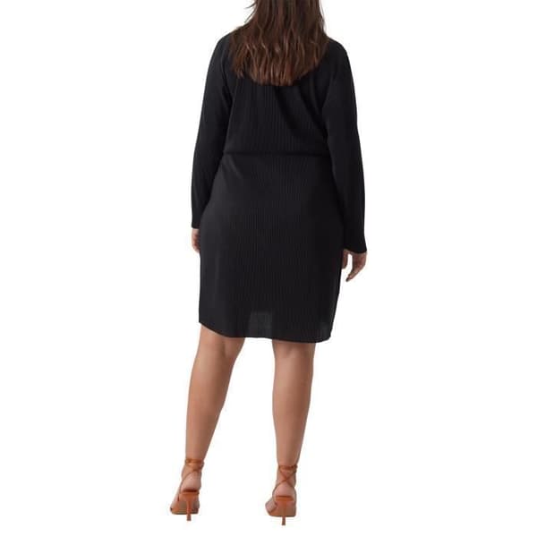Kort klänning VERO MODA CURVES svart - Ombruten snitt - Långa ärmar - V-ringad hals