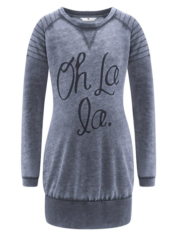 Damklänning med jeanssweatshirt och navel, gravid
