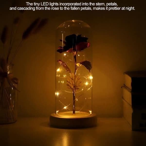 Eternal Rose LED-rosblad "Beauty and the Beast" LED-ljus med fallen i glaskupol på en träbas (lila H0103D