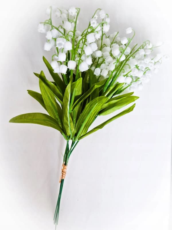 Konstgjorda liljekonvaljer bukett riktiga blommor