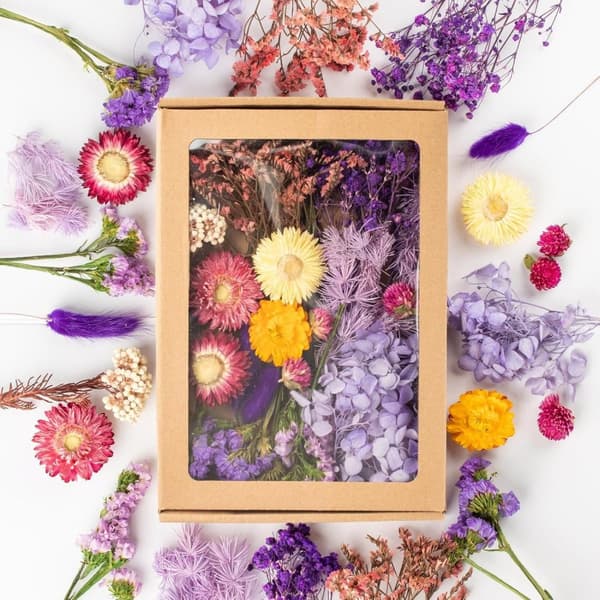 Lille tørret blomsterdekoration med papkasse – tørrede blomster til håndarbejde, harpikshåndværk, lykønskningskort og scrapbog