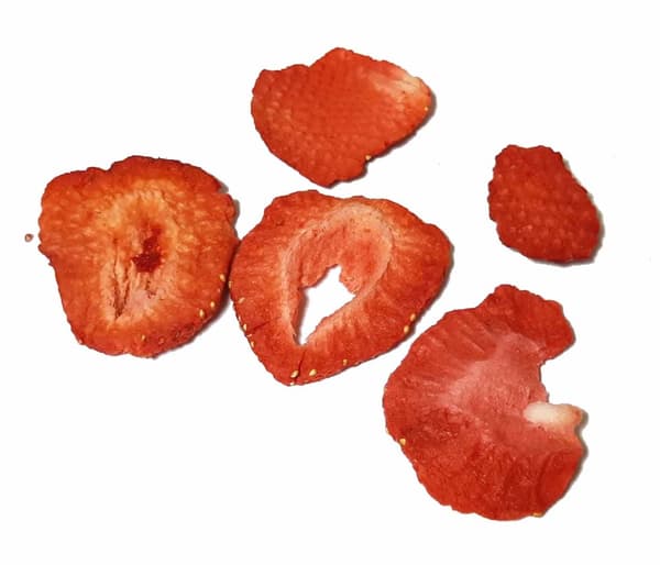 Pakastekuivattuja mansikkaviipaleita 10 g