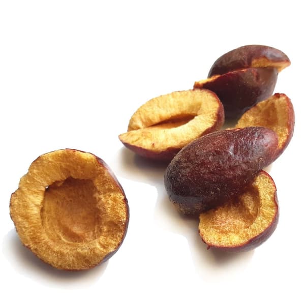 Pakastekuivattuja luumuja 50 g