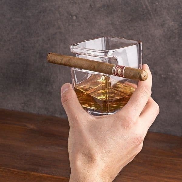 Whiskyglas - Elegans - Chic - med cigarrhållare