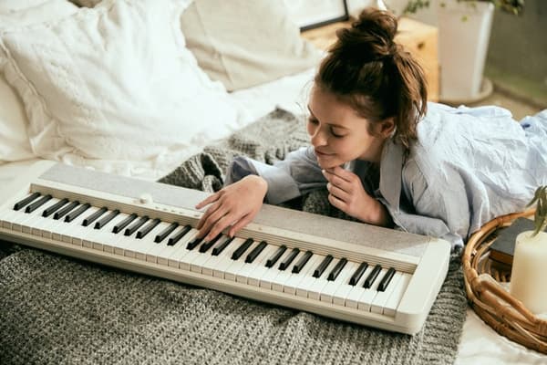 Casio CT-S1 Digitaalinen syntetisaattori 61 Valkoinen