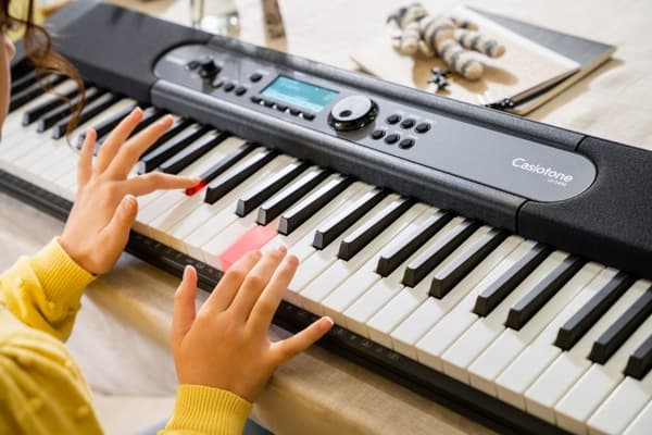 Casio LK-S450 syntetisaattori Digitaalinen syntetisaattori 61 Musta