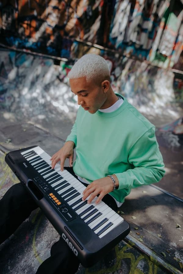 Casio CT-S100 digipiano 61 kosketinta musta, valkoinen
