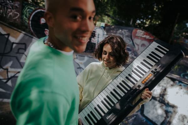 Casio CT-S100 digipiano 61 kosketinta musta, valkoinen