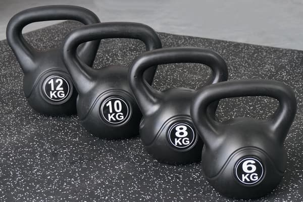 Kettlebell 10 kg - Plast - för inom- och utomhusbruk - Svart