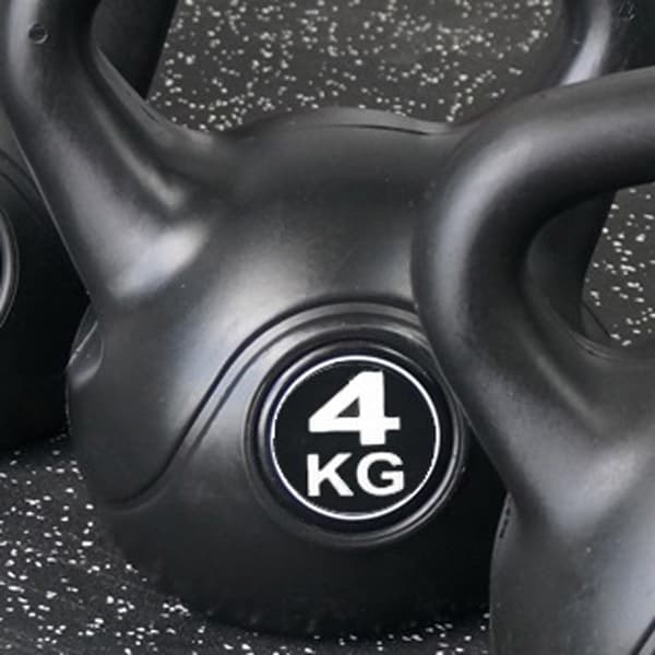 Kettlebell 4 kg - Plast - til inde og ude - Sort