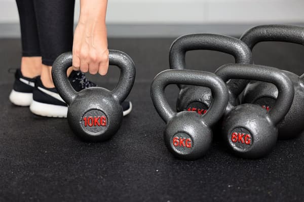 Kettlebell støbejern - 15 kg til kondition og styrketræning
