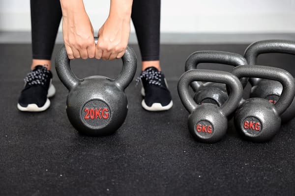 Kettlebell støbejern - 15 kg til kondition og styrketræning