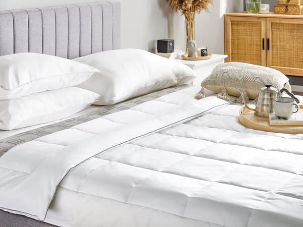Peitto valkoinen 200 x 220 cm japara-puuvillapäällinen mikrokuitutäyte 2 hlö konepestävä 10 TOG
