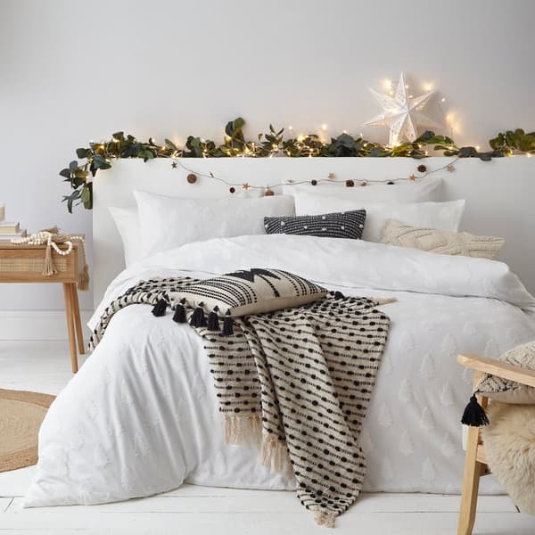 The Linen Yard Tufted Christmas Tree Duvet Cover Set
