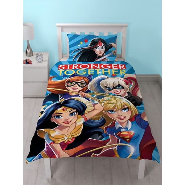 Superhero Girls Stronger Together dynebetrækssæt