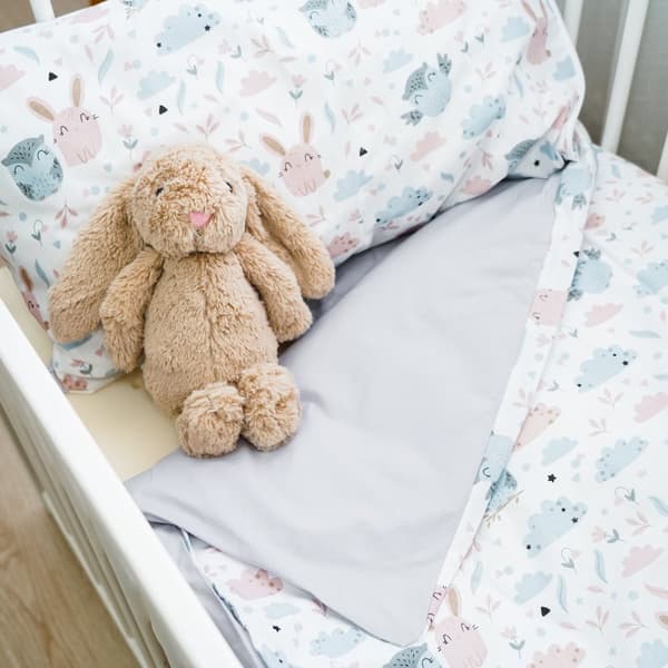 Babybäddset 90 x 120 cm - set med barnsängkläder, kuddar 40x60 och påslakan ugglor med ljusgrå
