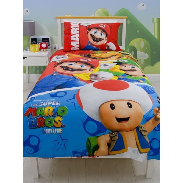 Super Mario Bros Jump Reversible Duvet Cover Set