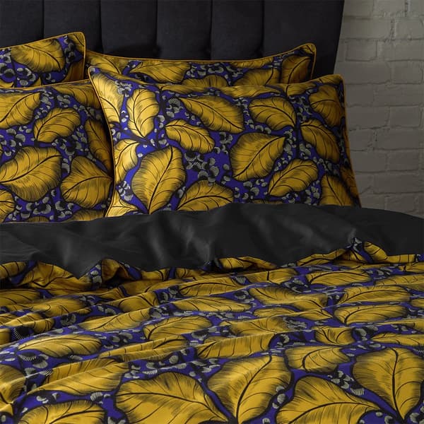 EW by Edinburgh Weavers Magali tropiskt påslakanset i satin med kontrasterande piping
