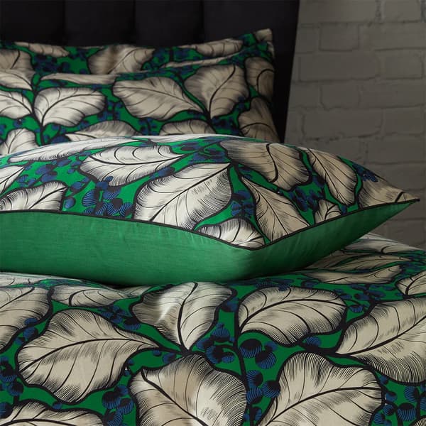 EW by Edinburgh Weavers Magali tropiskt påslakanset i satin med kontrasterande piping