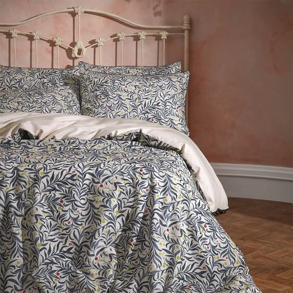 EW By Edinburgh Weavers Malory Traditional Contrast Piping Floral Duvet Cover Set