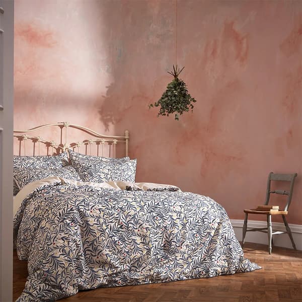 EW By Edinburgh Weavers Malory Traditional Contrast Piping Floral Duvet Cover Set
