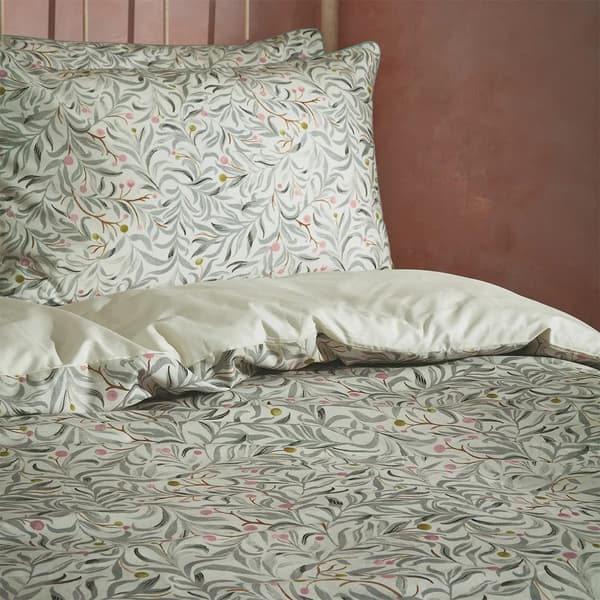 EW By Edinburgh Weavers Malory Traditional Contrast Piping Floral Duvet Cover Set