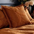 Pikkukuva 4 / 4: Paoletti Palmeria Velvet Quilted Duvet Cover Set