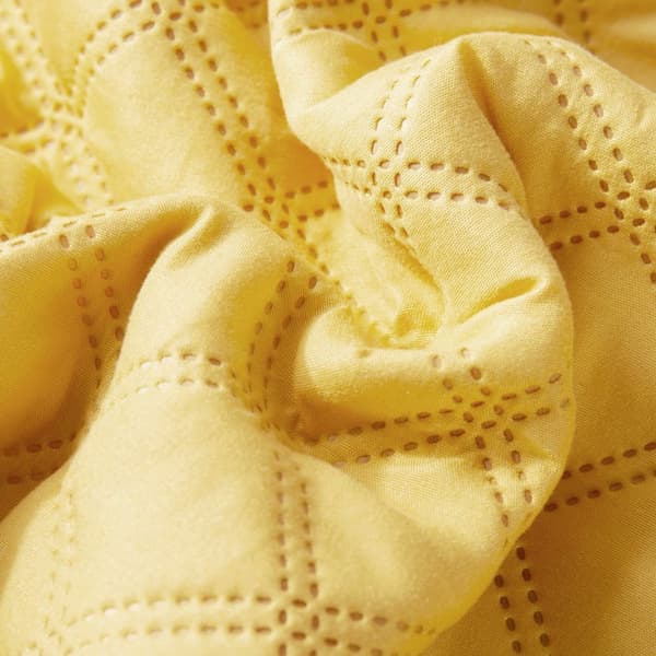 Dekorativt överkast POMPOO 220x240 quiltat med pompoms, senap