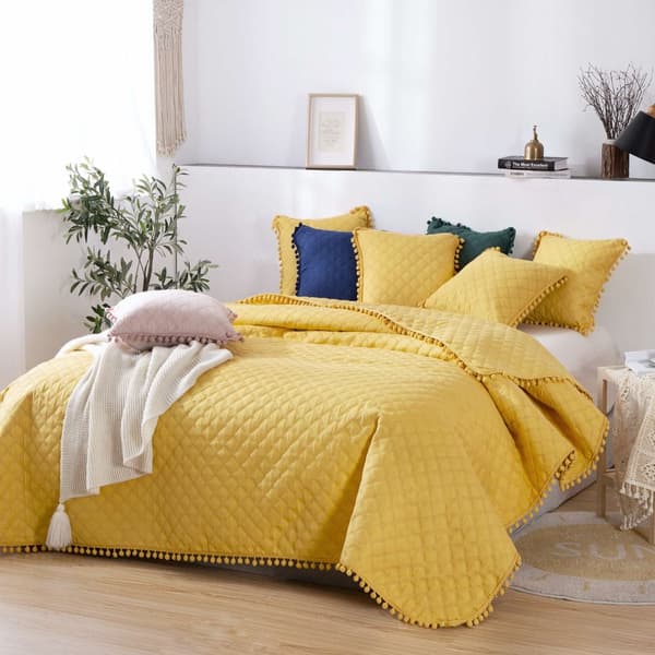 Dekorativt överkast POMPOO 220x240 quiltat med pompoms, senap