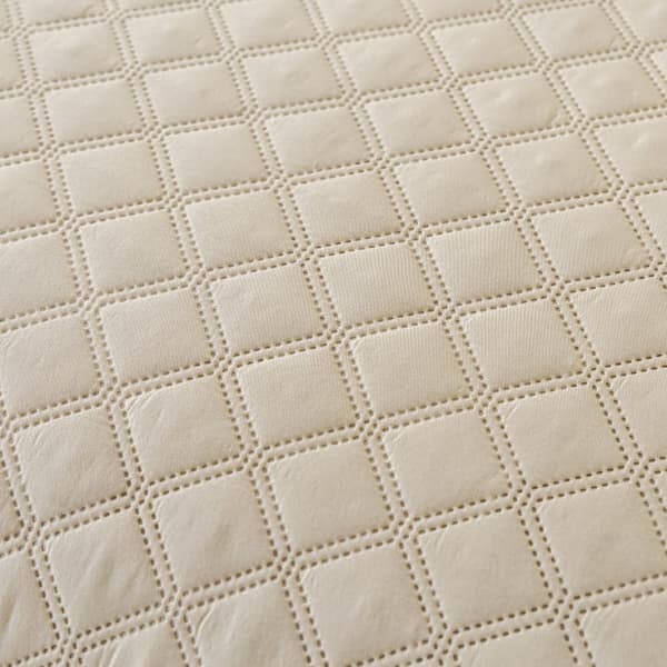RUFFY dekorativt sengetæppe 240x260 quiltet med flæse, beige
